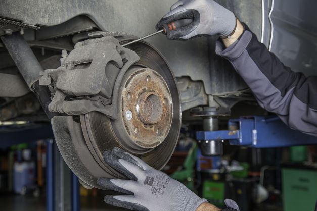 this image shows truck brake services in Mesa, Arizona